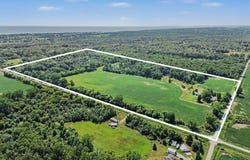 4944 N Elevator Road, Pinconning, MI 48650
