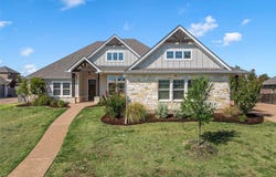 324 Stone Manor Drive, McGregor, TX 76657