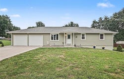 1200 W Maple Street, Savannah, MO 64485