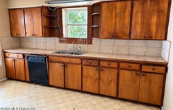1041 Moaks Creek Road, Summit, MS 39666