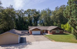 1410 Applegate Avenue, Grants Pass, OR 97527