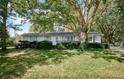 5 E Bibb Drive, Bowling Green, MO 63334