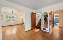 7 Klaskanine Ave, Astoria, OR 97103