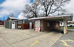 1051 E North Avenue, Flora, IL 62839