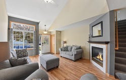2335 Oakridge Circle, Hudson, WI 54016