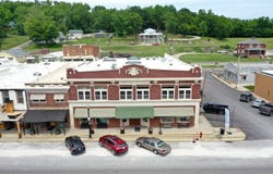 117 E Broadway St, Brunswick, MO 65236