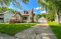 1211 4th st, Hull, IA 51239