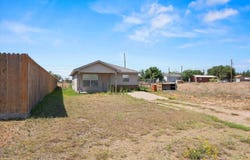 108 11th Street, Plains, TX 79355