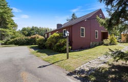 2 Plummer Lane, Kennebunk, ME 04043