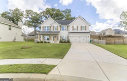 650 McCarley Downs Drive, Bonaire, GA 31005