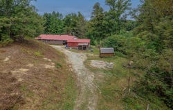 79 Blueberry Hill Rd, Campton, KY 41301