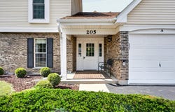 205 N Creekside Trail, McHenry, IL 60050