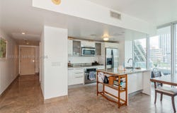 185 SW 7th St, Miami, FL 33130