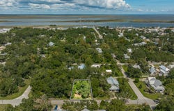 131 8th St, Apalachicola, FL 32320