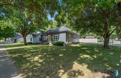 923 N Spring St, Luverne, MN 56156