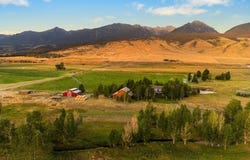 1921 E River Road, Livingston, MT 59047