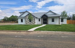 1010 Oak Avenue, Panhandle, TX 79068