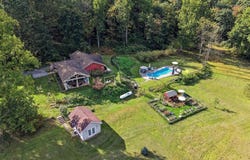 80 DEAD END Road, LITITZ, PA 17543