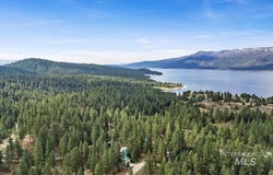 1496 Pine Ridge Dr, Cascade, ID 83611