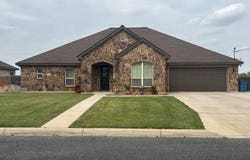 104 Park View, Poth, TX 78147