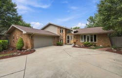 8040 Chippewa Trail, Tinley Park, IL 60477