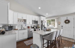 26 Dannys Way, Wallingford, CT 06492