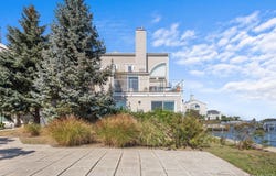 8 Deepwater Way, Bronx, NY 10464