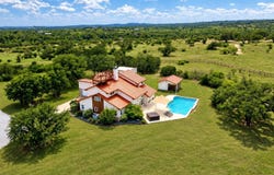 312 Paleface Point Dr, Spicewood, TX 78669