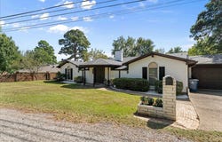 2002 W Lake Drive, Gladewater, TX 75647