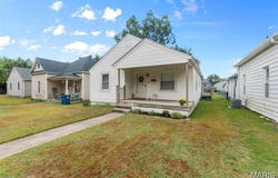 329 W Parker Ave, Chaffee, MO 63740