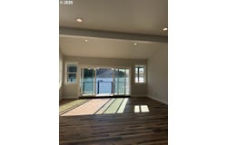 1150 BAY St, Florence, OR 97439