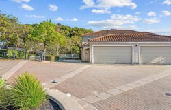 4636 Redwood Rd, Oakland, CA 94619