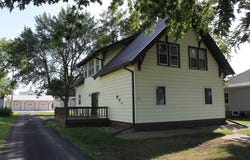 209 E Dakota Ave, George, IA 51237