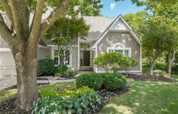 512 Pinewood Drive, St Joseph, MO 64506