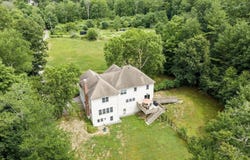 18 Lawrence St, Pepperell, MA 01463
