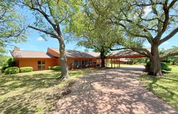 905 Bennett Drive, Bowie, TX 76230