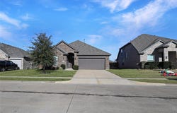 512 Mccoy Drive, Van Alstyne, TX 75495