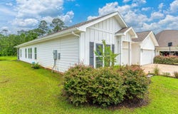 48 Hammock Circle, Freeport, FL 32439