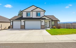 9106 Hawthorne Dr, Yakima, WA 98908
