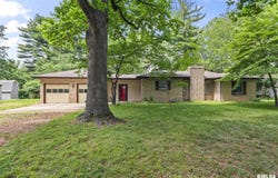 21 W Hazel Dell Lane, Springfield, IL 62712