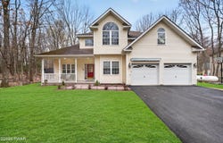 104 St Moritz Drive, Tafton, PA 18464