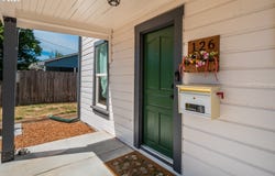 126 E MADISON Ave, CottageGrove, OR 97424