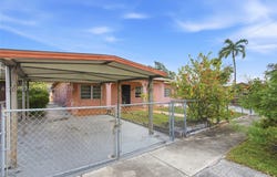 921 E 14 St, Hialeah, FL 33010