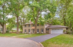 2435 E Michelle Place, Springfield, MO 65804