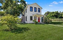 158 S Sycamore Street, El Paso, IL 61738