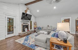 17545 State Route H, St James, MO 65559
