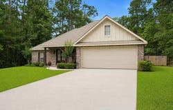 65 Stonegate Dr, Hattiesburg, MS 39402