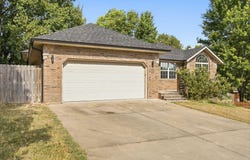 809 S 14th Avenue, Ozark, MO 65721