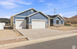 2403 E SUNFLOWER Dr, Eagle Mountain, UT 84005