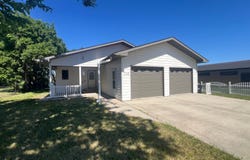 110 S River St, Chamberlain, SD 57325